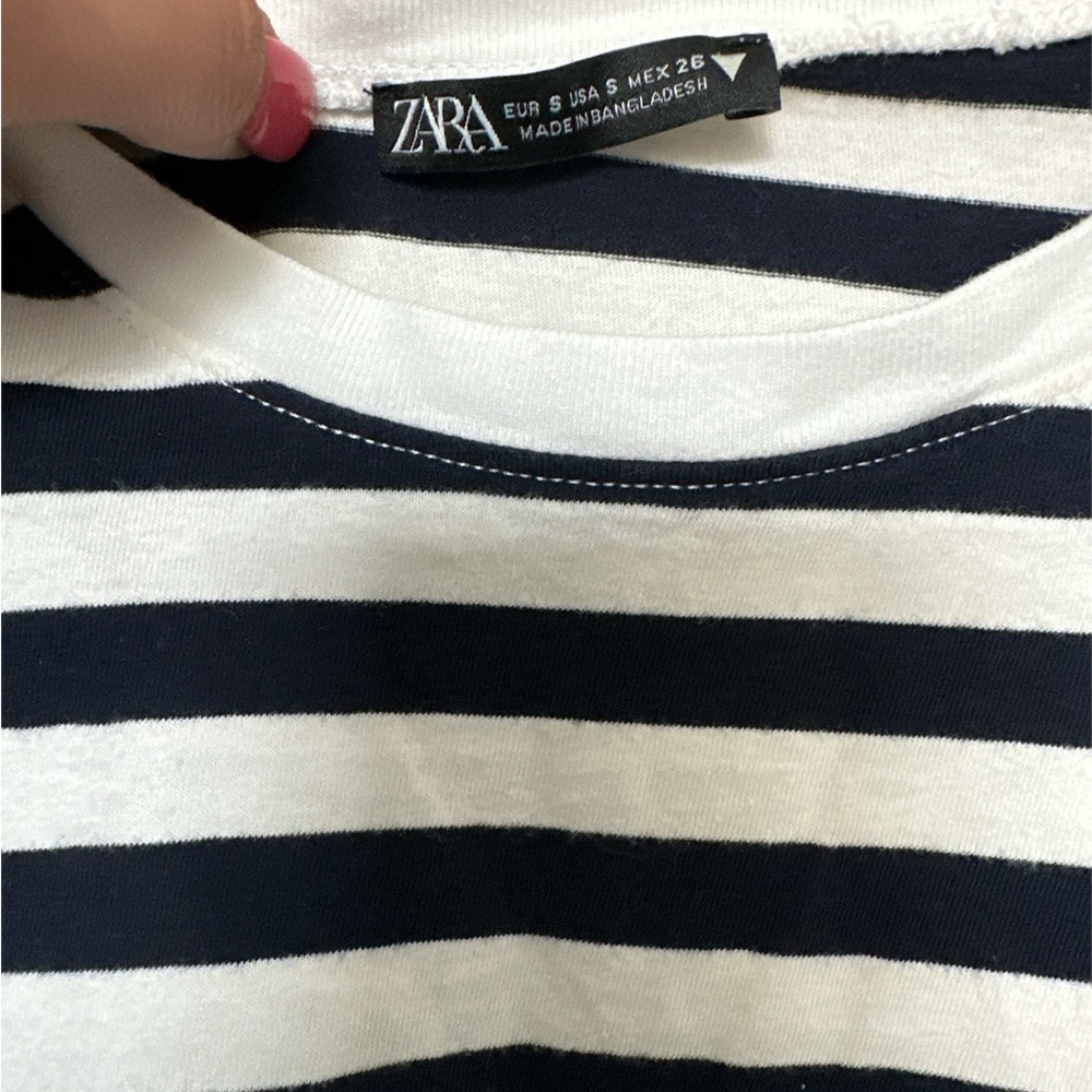 Zara Navy Blue and White Stripped Cropped‎ Tee, Size Small - Picture 4 of 5